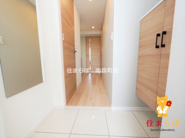 玄関　「気になったら、LINEで気軽に相談できますよ。」