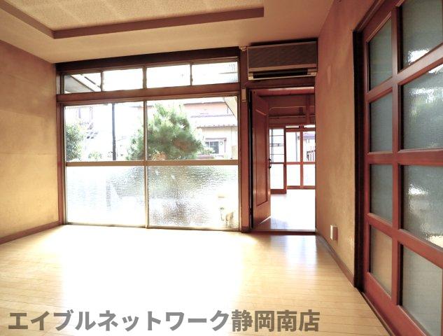 浜当目1丁目戸建の居間写真
