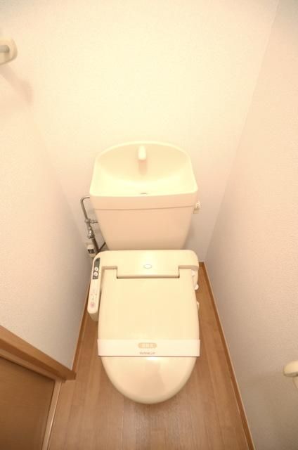 トイレ　別号室の参考写真です。