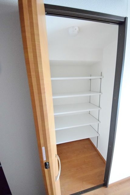 収納　※別号室参考写真です
