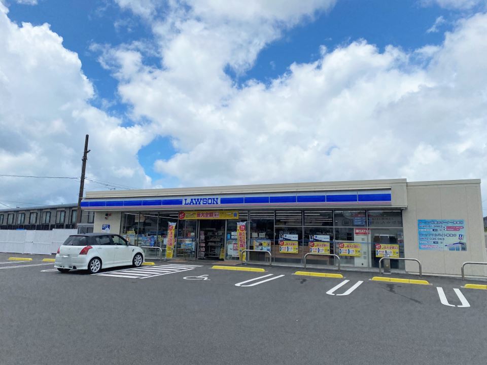 コンビニ　ローソン鹿児島川上店（コンビニ）まで800m