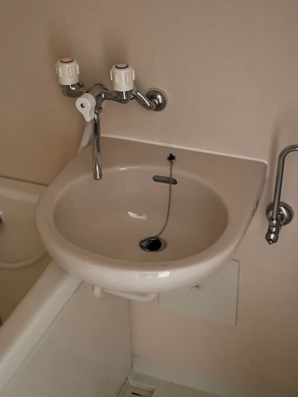洗面設備　※同タイプの他のお部屋です