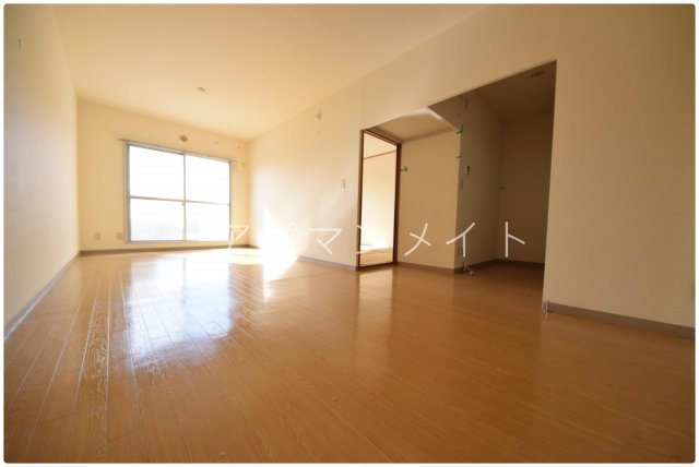 居室・リビング　ゆったりとしたリビングです。