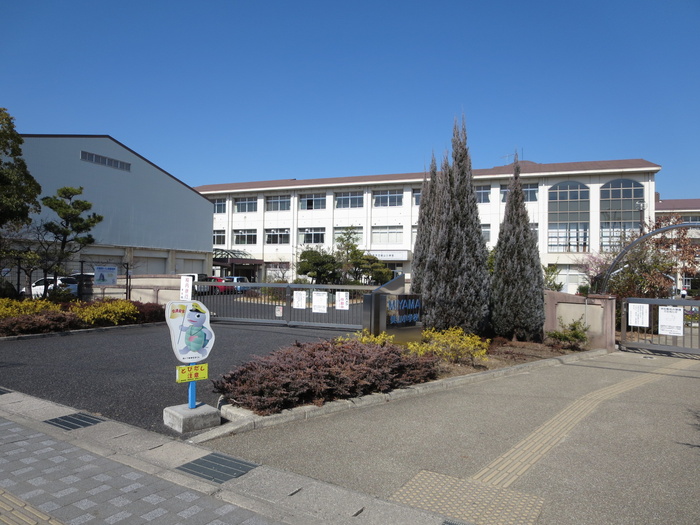 小学校　美山小学校（小学校）まで700m