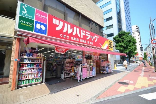 ドラックストア　ツルハドラッグ（ドラッグストア）まで447m