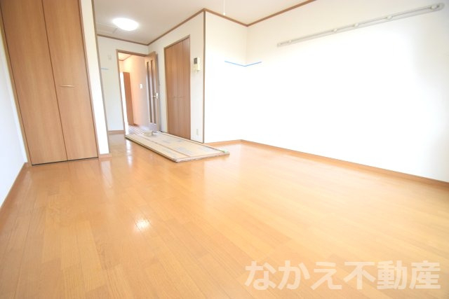 居室・リビング　こちらの居間で趣味の時間をお楽しみください