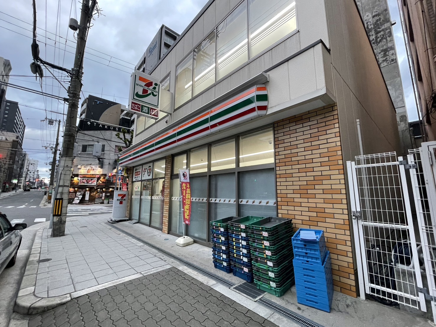 コンビニ　セブンイレブン大阪内久宝寺町4丁目店（コンビニ）まで67m