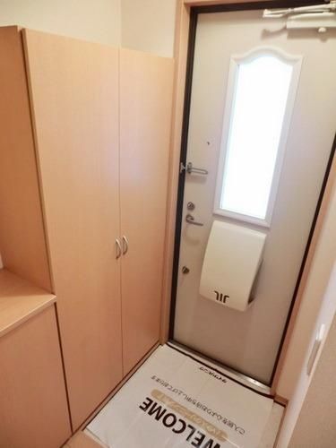 玄関　シューズボックスが大きいです。