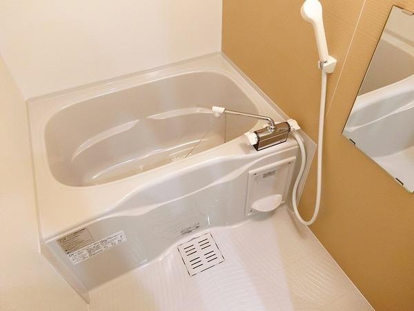 バス・シャワールーム　浴室乾燥機付きバス！