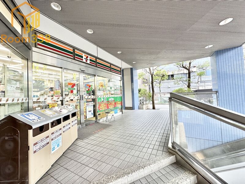 コンビニ　セブンイレブン新高円寺駅前店（コンビニ）まで404m