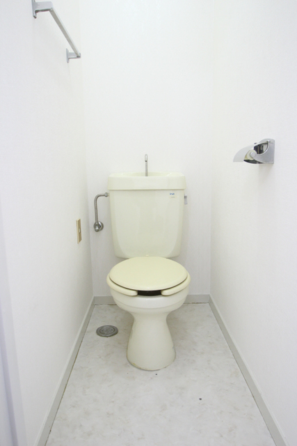 トイレ　※他のお部屋の参考写真です