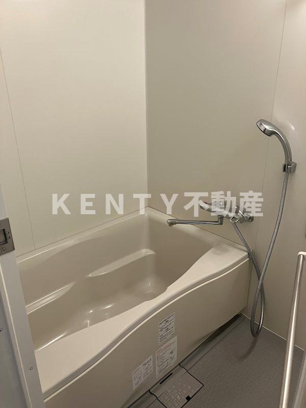 バス・シャワールーム　コンパクトで使いやすいお風呂です