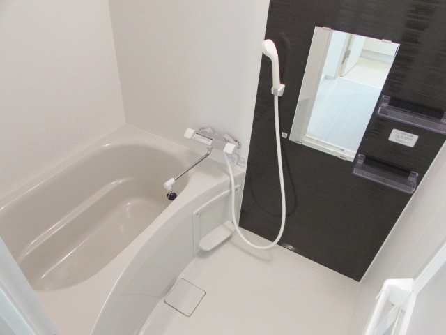 バス・シャワールーム　落ち着いた空間のお風呂です