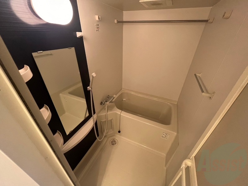 バス・シャワールーム　お風呂になります。一日の疲れを癒してくださいね。