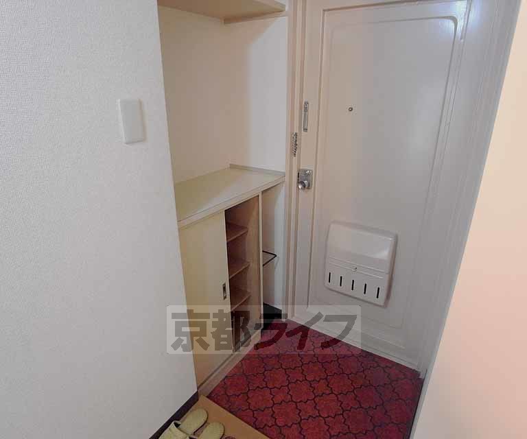 玄関　普段履きや季節の靴は、いつも玄関横に収納