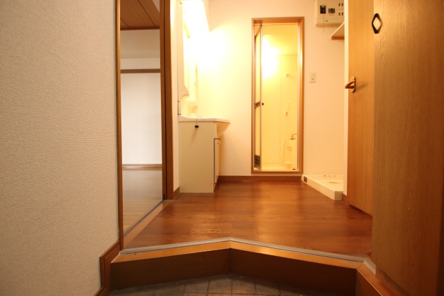 玄関　※他の号室の参考写真です※