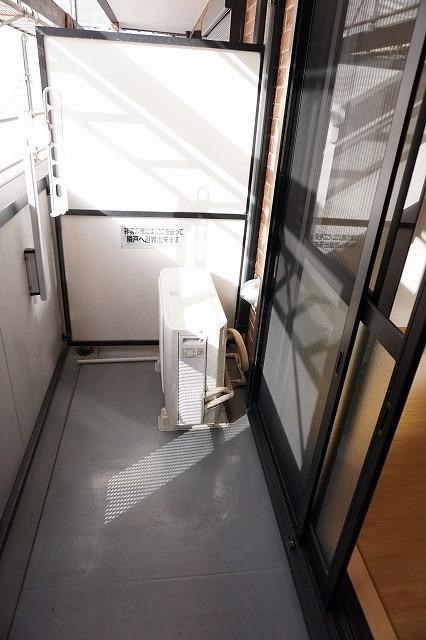 バルコニー　バルコニーからの眺めを楽しみながら食事をしませんか