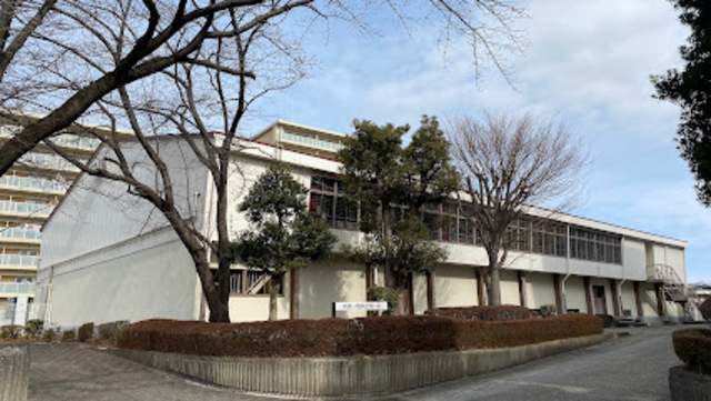 中学校　多摩市立諏訪中学校（中学校）まで1705m