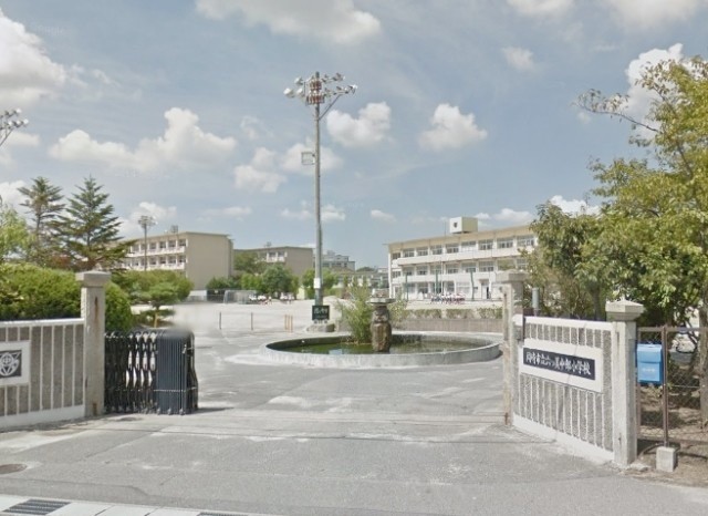 中学校　岡崎市立六ツ美中学校（中学校）まで3977m