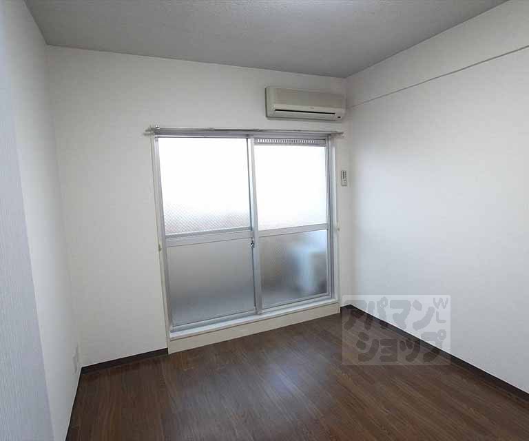 居室・リビング　６帖の洋室です。