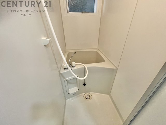 バス・シャワールーム　浴室内に窓があり換気しやすくオススメです！