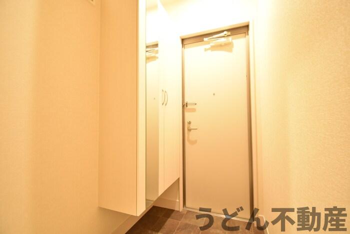 玄関　うどん県のお部屋探しはうどん不動産へ うどんちゃんとLINE