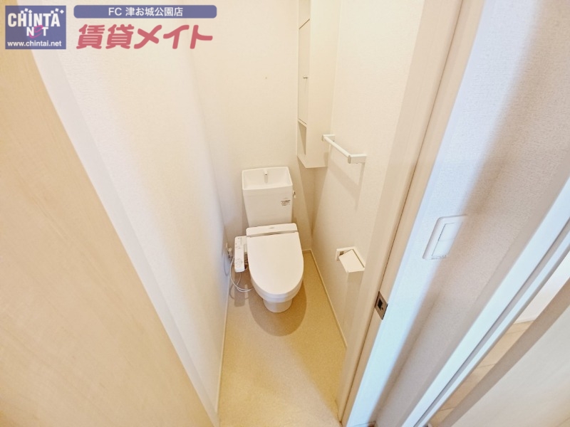 トイレ　同型反転タイプ