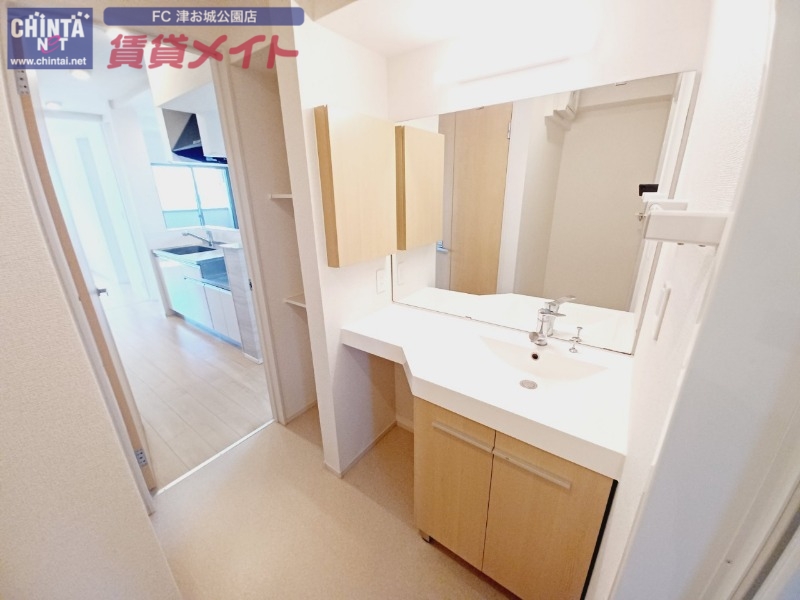 洗面設備　同型反転タイプ