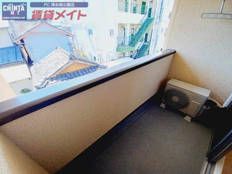 バルコニー　同型反転タイプ