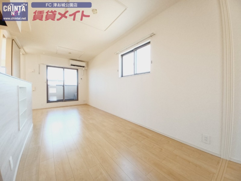 居室・リビング　同型反転タイプ