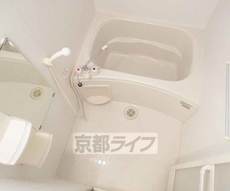 バス・シャワールーム　ゆっくり浸かれます・