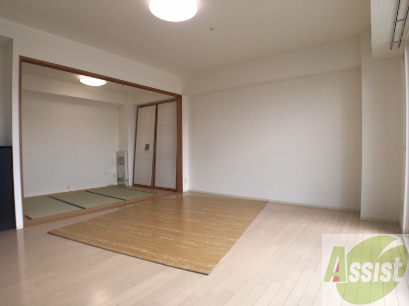 居室・リビング　広くてキレイなお部屋が広がっていて、充実した生活が送れそう。