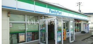 コンビニ　ファミリーマート米沢花沢店（コンビニ）まで988m