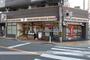 コンビニ　セブンイレブン（コンビニ）まで196m