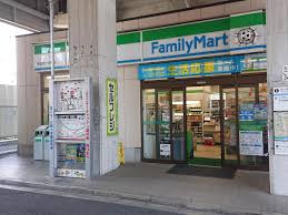 コンビニ　ファミリーマート京成四ツ木駅店（コンビニ）まで199m
