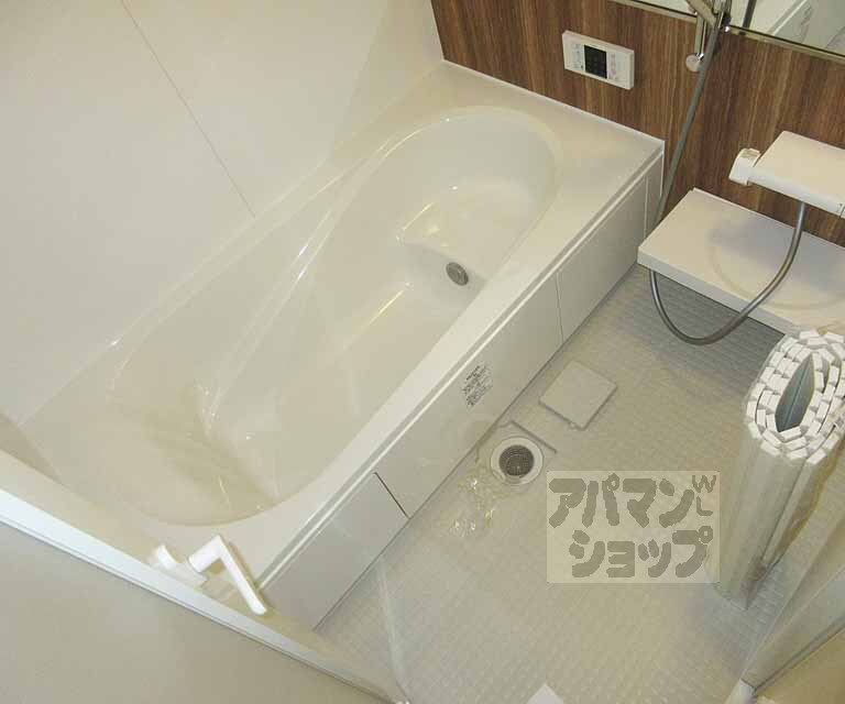 バス・シャワールーム　広々したお風呂です