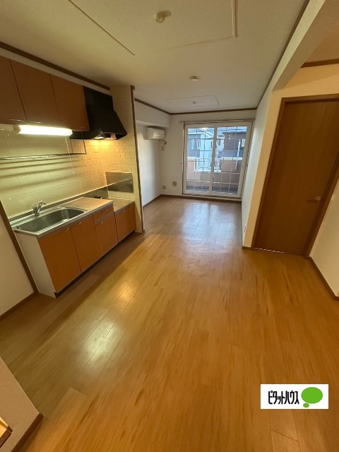 居室・リビング　同物件別部屋