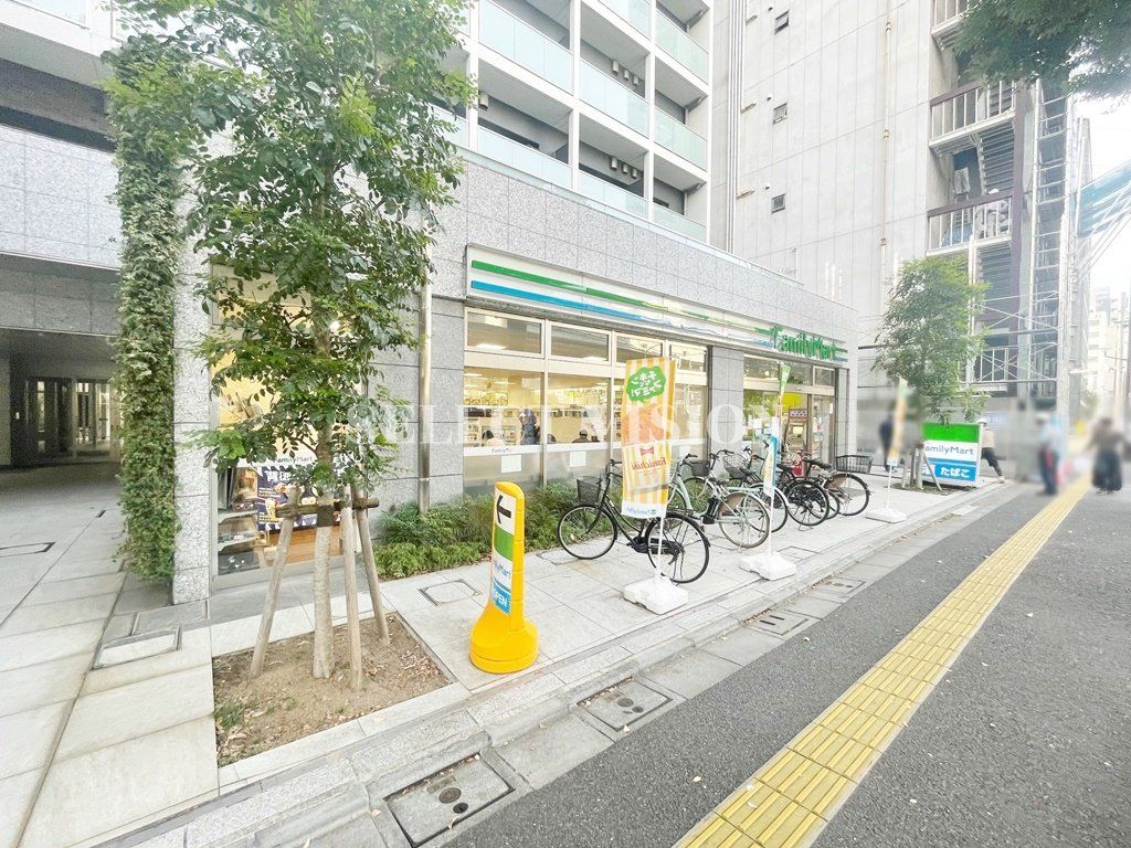 コンビニ　ファミリーマート飯田橋駅北店（コンビニ）まで1m