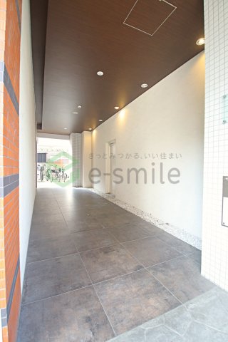 エントランス　ゆとりのあるエントランスです