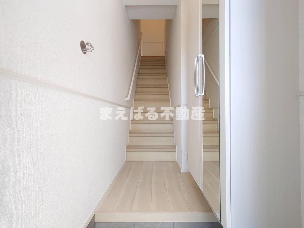 玄関　※写真同タイプ