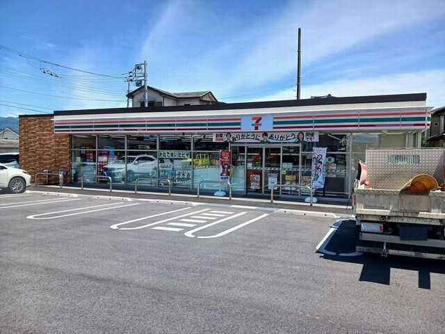コンビニ　セブンイレブン甲斐富竹新田店（コンビニ）まで450m