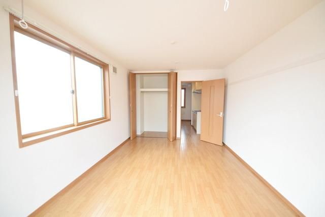 居室・リビング　★二面採光の角部屋です★