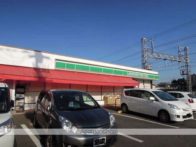 コンビニ　ローソンストア１００（コンビニ）まで32m