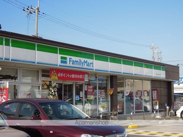 コンビニ　ファミリーマート（コンビニ）まで241m