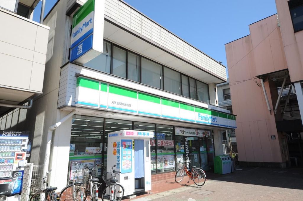 コンビニ　ファミリーマート 天王台駅柴崎台店（コンビニ）まで440m