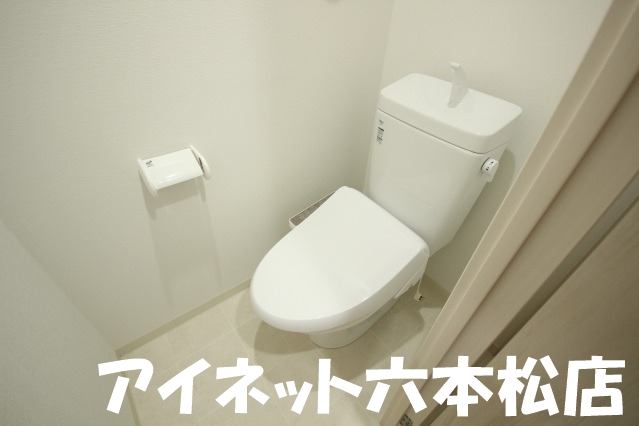 トイレ　清潔感のある空間です。