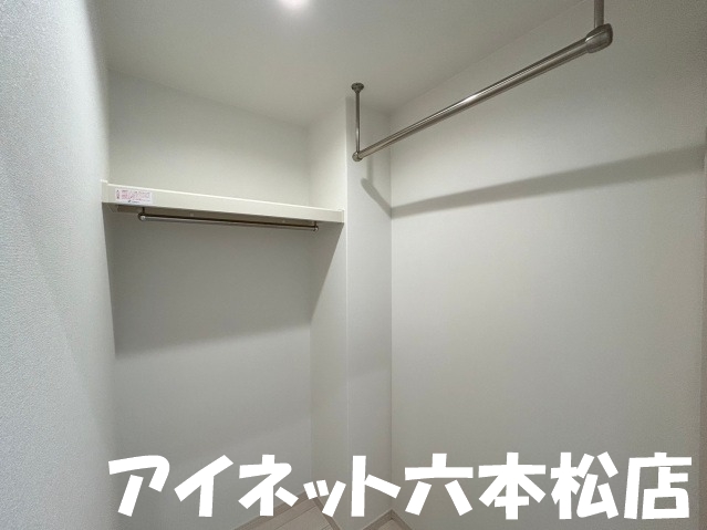 収納　嬉しいウォークインクローゼット付きです。