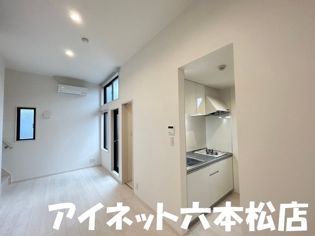 居室・リビング　広々とした明るいお部屋です。