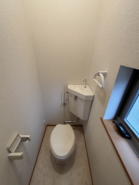 西武新宿線 野方駅 徒歩7分 2階建 築22年のトイレ写真