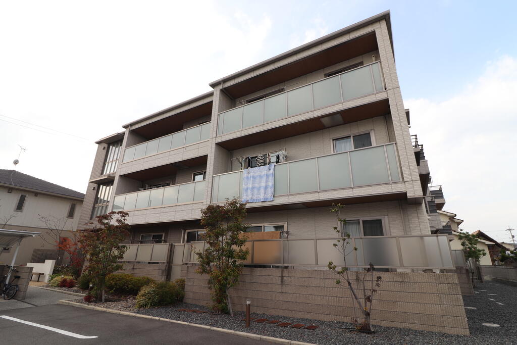 バルコニー　南東向きの広いテラス♪